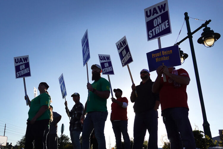 New Report Reveals 140,000 US Workers Involved in 265 Strikes in 2021