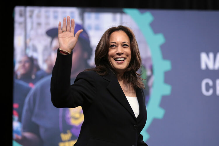 U.S. Senator Kamala Harris speaking with attendees at the 2019 National Forum on Wages and Working People hosted by the Center for the American Progress Action Fund and the SEIU at the Enclave in Las Vegas, Nevada. © Gage Skidmore / Wikipedia