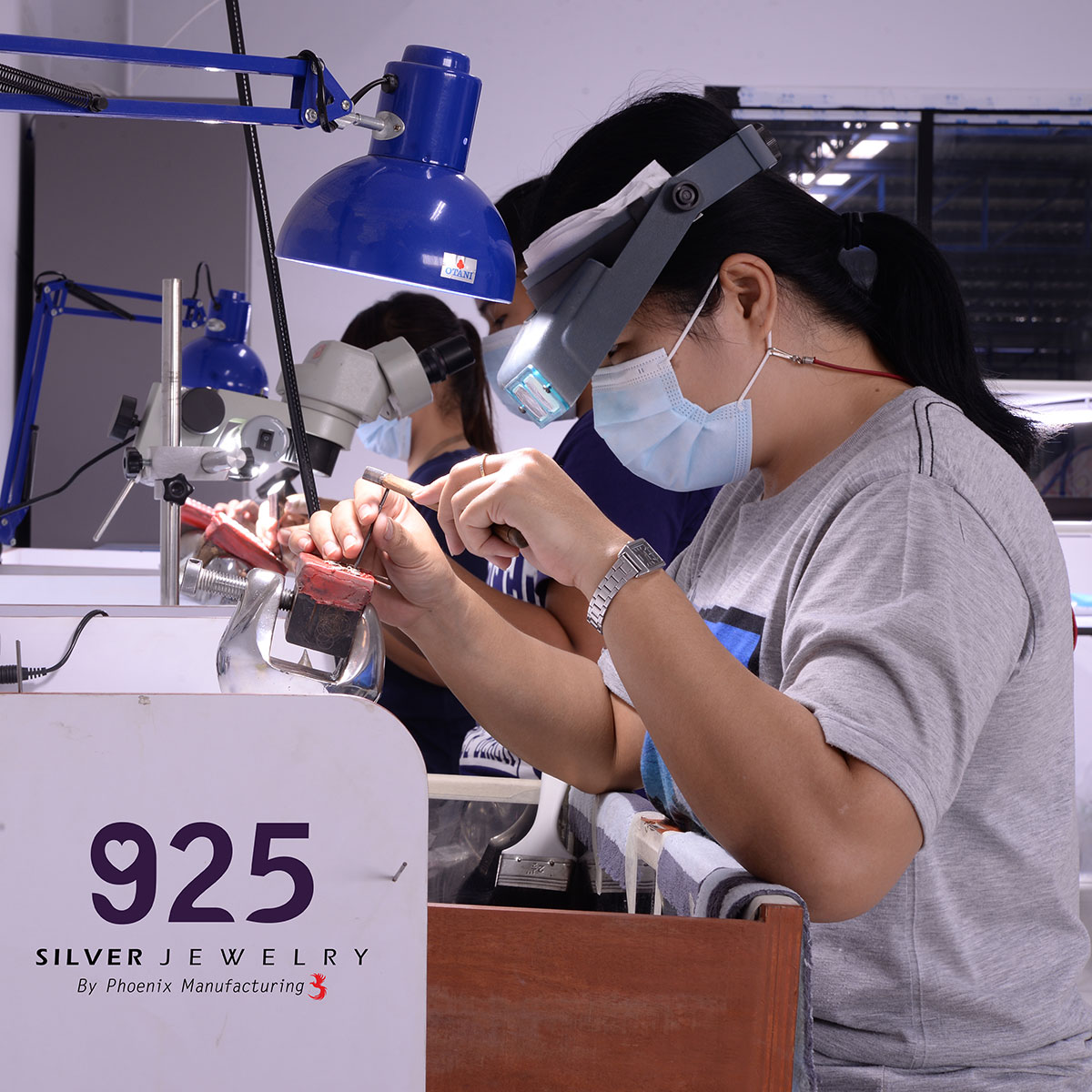 US Jewelry Businesses Seek Alternatives Amid Rising Tariffs and Economic Uncertainty